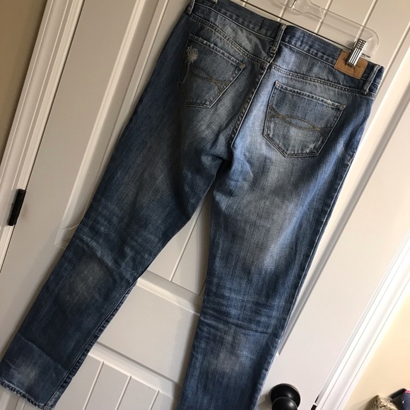 🌲Abercrombie & Fitch Distressed Jeans - Picture 3 of 8